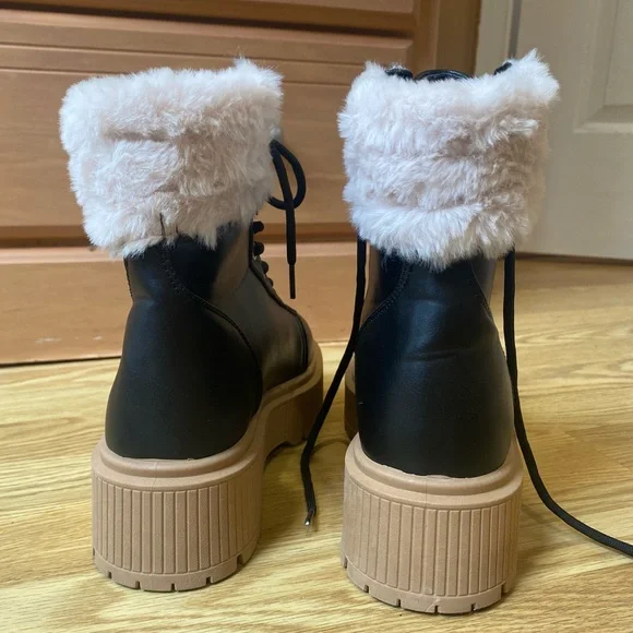 Boots with the fur! Platform “combat “ boots size 8 EUC - Picture 5 of 16
